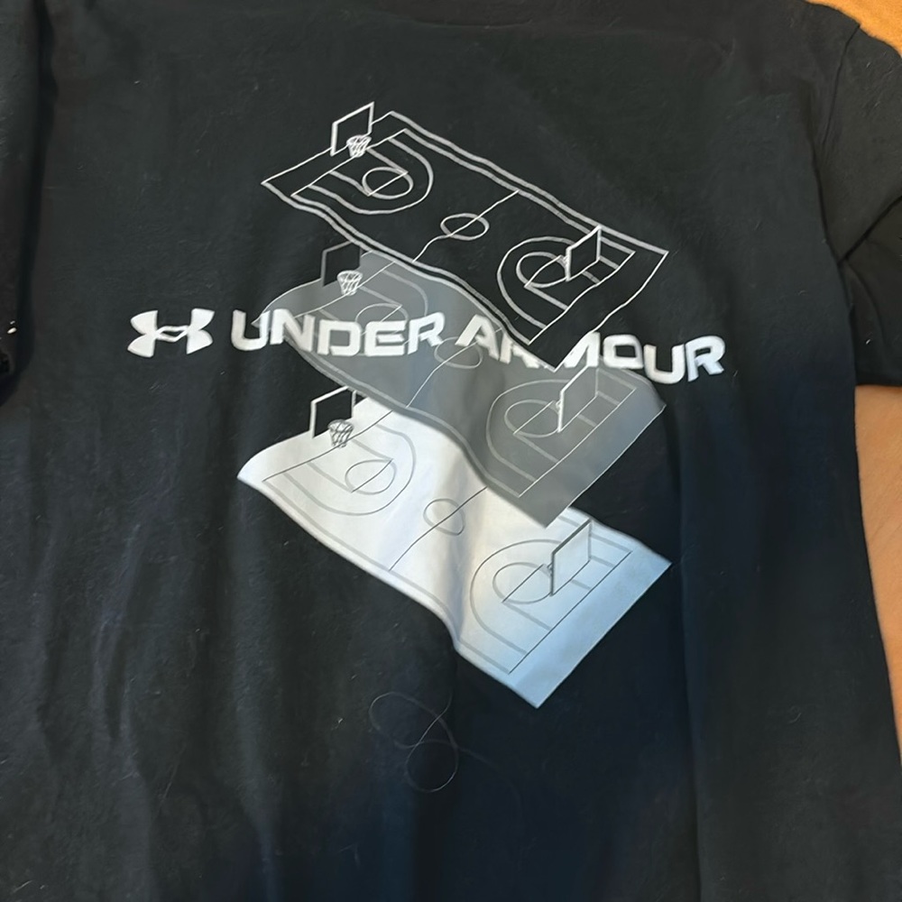 Black under Armour T-shirt